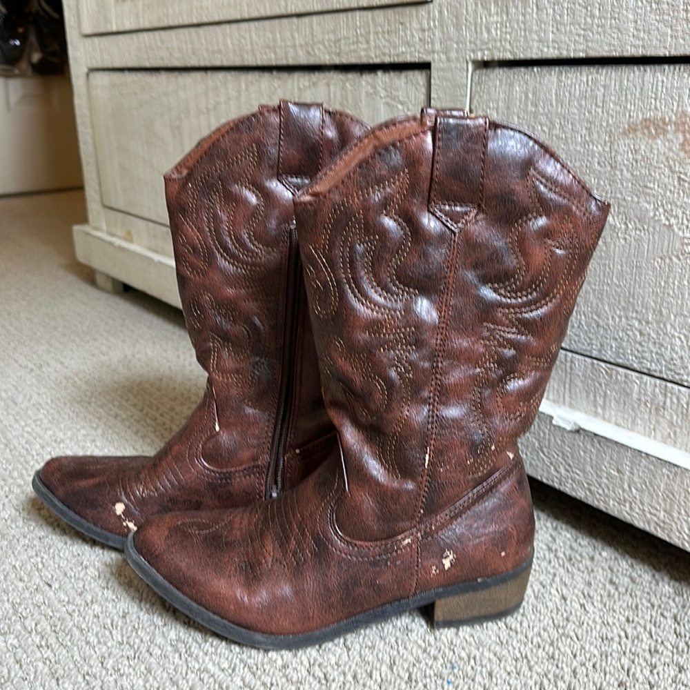 Brown cowgirl boots